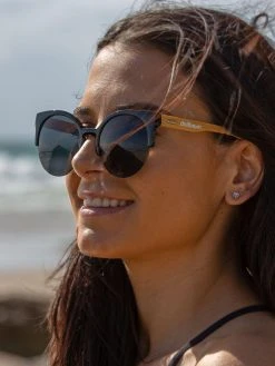 Dollboxx Deja Vu - Black Sunglasses -Swimwear Sales Store Deja Vu Black Sunglasses Sunglasses dollboxx 6 49bd045a 3f36 43fe 8ea8 f14c12788555