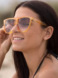 Dollboxx Stella - Clear Gold Sunglasses 17 Dollboxx Stella - Clear Gold Sunglasses -Swimwear Sales Store Stella Clear Gold Sunglasses Sunglasses dollboxx 3 6e387a6f 8894 4640 887d 07de1435e374