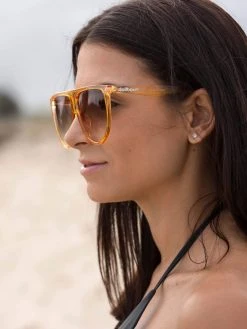 Dollboxx Stella - Clear Gold Sunglasses 22 Dollboxx Stella - Clear Gold Sunglasses -Swimwear Sales Store Stella Clear Gold Sunglasses Sunglasses dollboxx 8 af2a8a1a 02d3 4874 930d d8cb539c941c