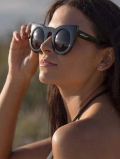 Dollboxx Tammy - Black Sunglasses -Swimwear Sales Store Tammy Black Sunglasses Sunglasses dollboxx 16 341ef272 ad1b 439b 89f5 85c08eebe844