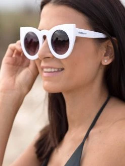 Dollboxx Tammy - White Sunglasses -Swimwear Sales Store Tammy White Sunglasses Sunglasses dollboxx 14 50ab51ef 811c 468d bef3 c9918dc6b331
