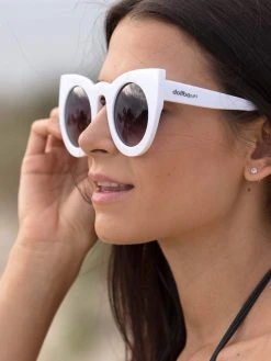 Dollboxx Tammy - White Sunglasses -Swimwear Sales Store Tammy White Sunglasses Sunglasses dollboxx 16 67b164bf e668 4edf 9df5 ff4cc9bcebfd