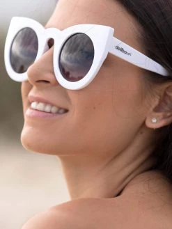 Dollboxx Tammy - White Sunglasses -Swimwear Sales Store Tammy White Sunglasses Sunglasses dollboxx 3 e4937ede 2d7c 4beb ac83 6d792764fbf5
