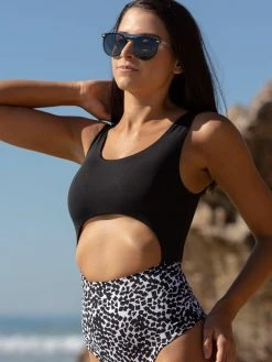 Dollboxx Tori One Piece - Monochrome 35 Dollboxx Tori One Piece - Monochrome -Swimwear Sales Store Tori One Piece Monochrome Swimwear dollboxx 11 3d108fb9 d98a 4fb5 9c6e 228d780edd5a