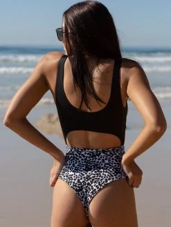 Dollboxx Tori One Piece - Monochrome 41 Dollboxx Tori One Piece - Monochrome -Swimwear Sales Store Tori One Piece Monochrome Swimwear dollboxx 17 08c35ddb 5b50 415b b610 871c386885d9