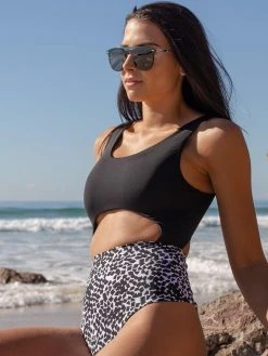 Dollboxx Tori One Piece - Monochrome 43 Dollboxx Tori One Piece - Monochrome -Swimwear Sales Store Tori One Piece Monochrome Swimwear dollboxx 19 4c75d9ab ea1c 485a 8d78 26492b69b292