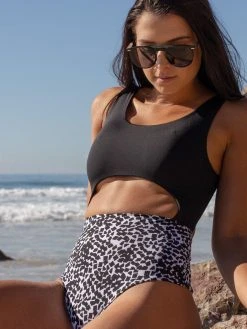 Dollboxx Tori One Piece - Monochrome 46 Dollboxx Tori One Piece - Monochrome -Swimwear Sales Store Tori One Piece Monochrome Swimwear dollboxx 22 fd748e2c a0af 4bf6 a62e 2502a069e94d