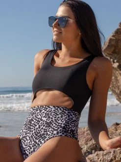 Dollboxx Tori One Piece - Monochrome 47 Dollboxx Tori One Piece - Monochrome -Swimwear Sales Store Tori One Piece Monochrome Swimwear dollboxx 23 8794e896 b69c 4dad a3c1 93b7ac9429e2