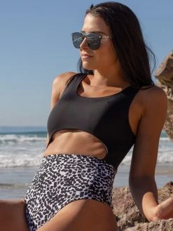 Dollboxx Tori One Piece - Monochrome 48 Dollboxx Tori One Piece - Monochrome -Swimwear Sales Store Tori One Piece Monochrome Swimwear dollboxx 24 623fb8a0 0180 48d8 bb89 39b54f281130